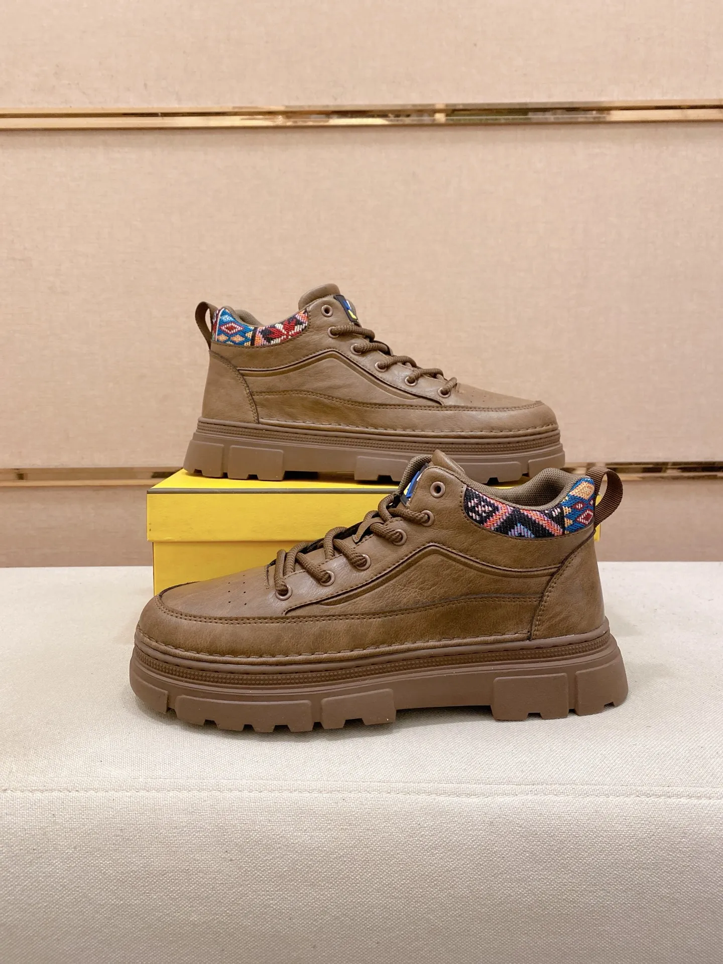 Factory price 442💰 (fendi) New high-top 👊🏻 upper 🇮🇹 imported cowhide fabric 🇩🇪 imported breathable mesh lining. The original outsole is molded to highlight the identity of every man, and the upper foot is elegant and stable🚶🏻🚶🏻The high-end custom counters reproduce the original version📯No matter the wind or rain, the shoe last remains unchanged and can withstand the verification of time🔍️,🔵 Size: 38-44